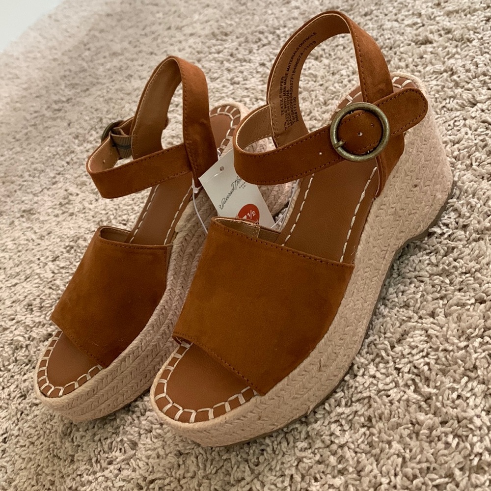 Platform wedge- Universal Thread